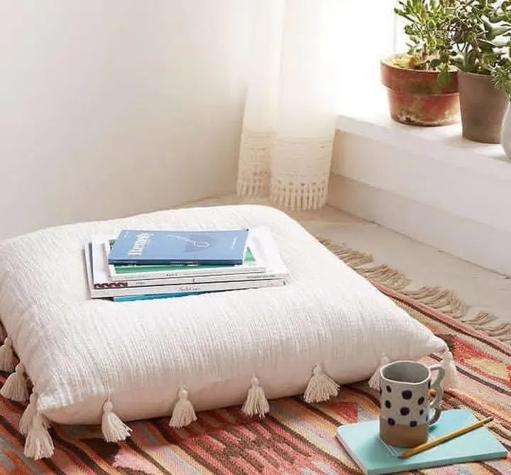 20 Creative Mini Gym Ideas at Home to Stay Fit Without Leaving Your House 5 Living Room Convertible Gym Setup