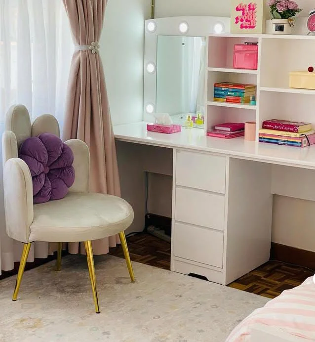 Cozy Library-Style Study Room