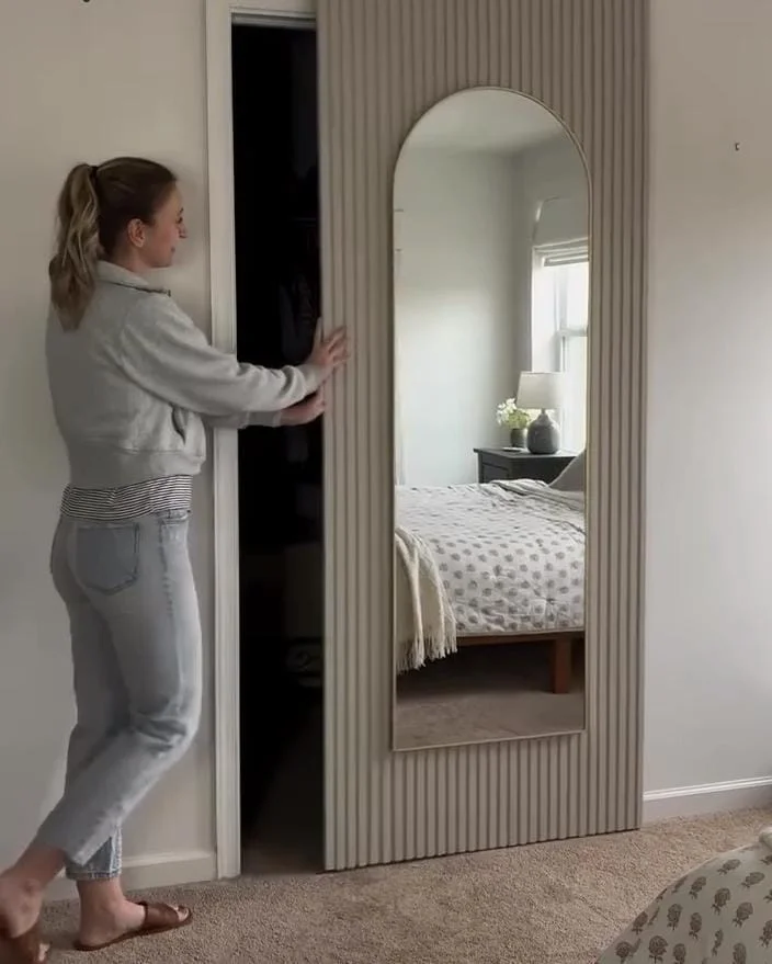 Sliding Door Wardrobe with Mirrored Panels